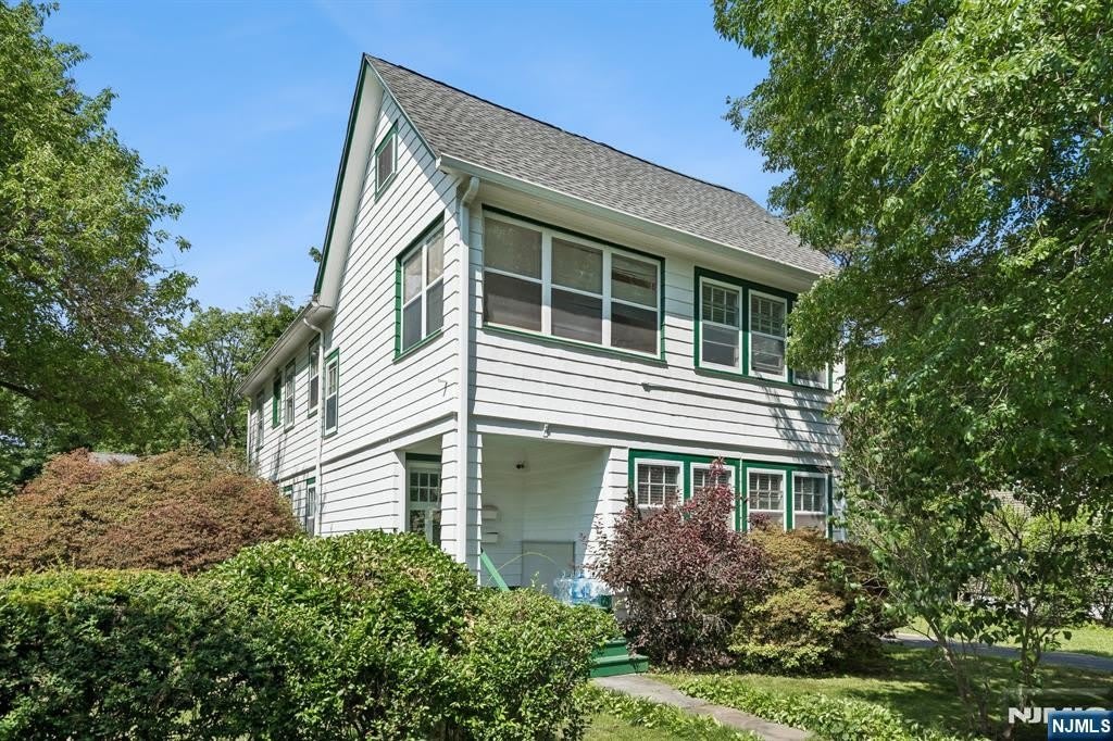 26 Howe Avenue – photo 2