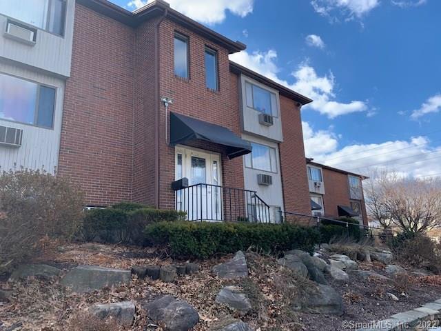 211 Highland Ave – photo 3