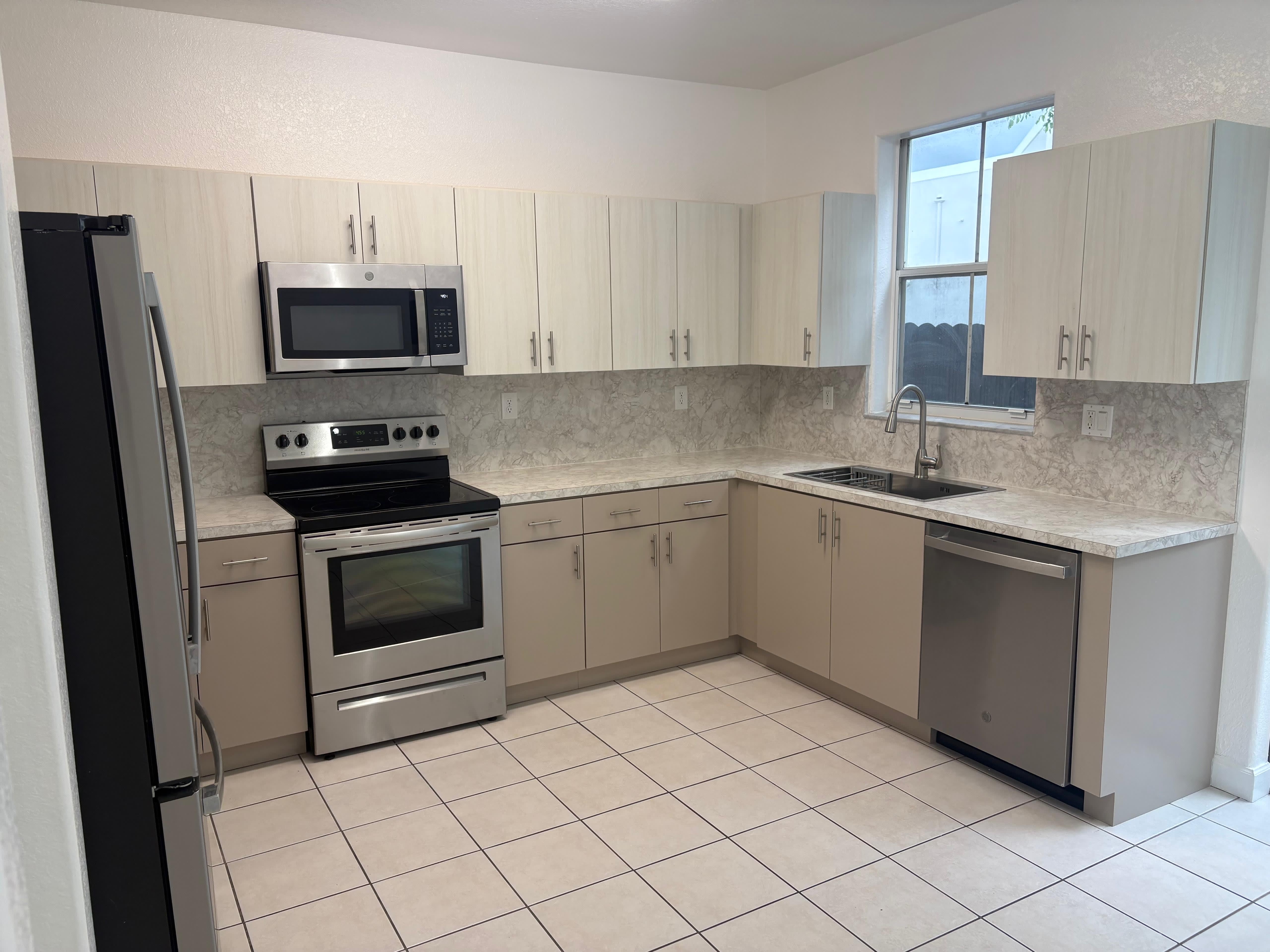 5600 Northwest 107th Avenue – photo 1