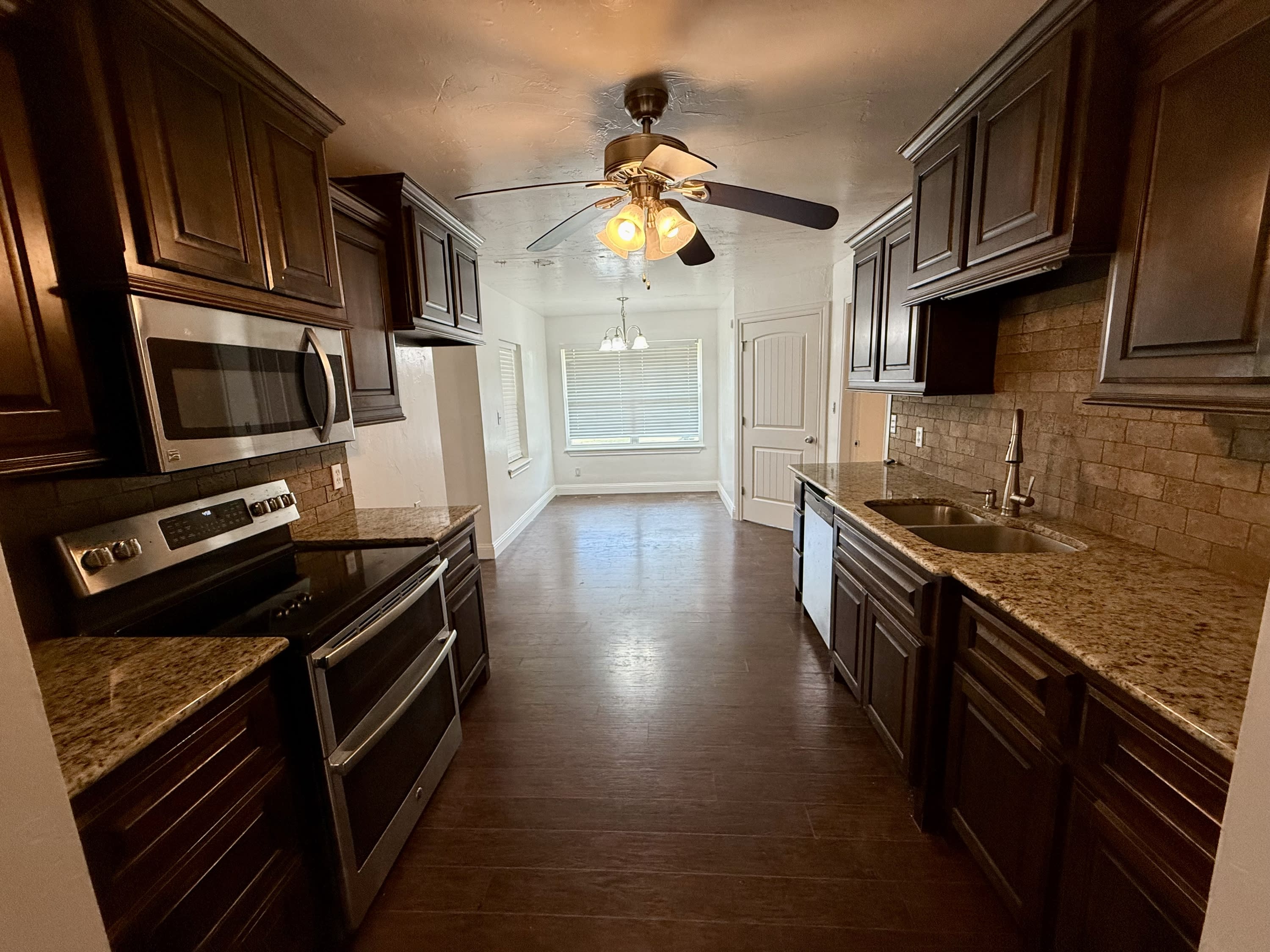 915 West Kings Road – photo 4