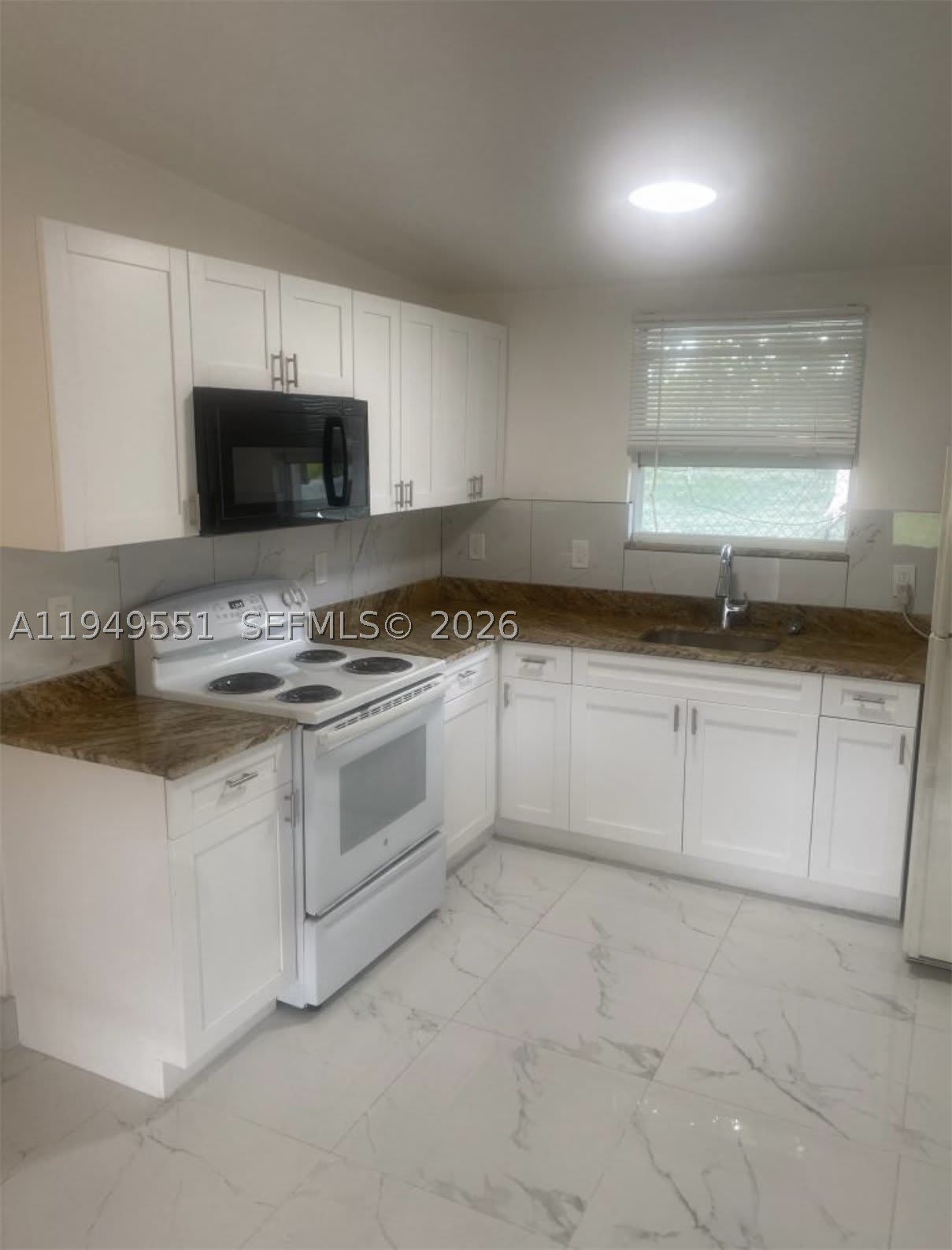 6045 Buchanan St – photo 2