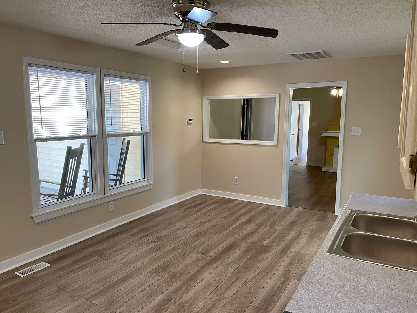 1X1 Extra Large Unfurnished Unit in Historic Bridgeton NC – photo 4