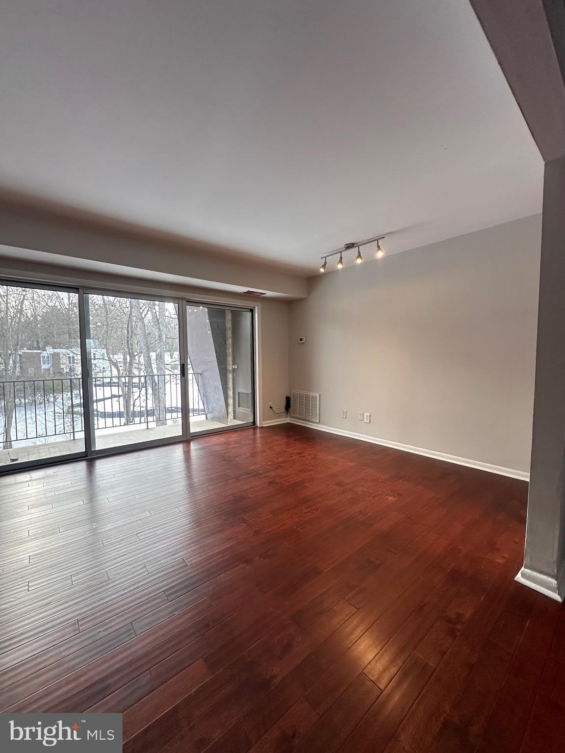 11625 Vantage Hill Road – photo 2