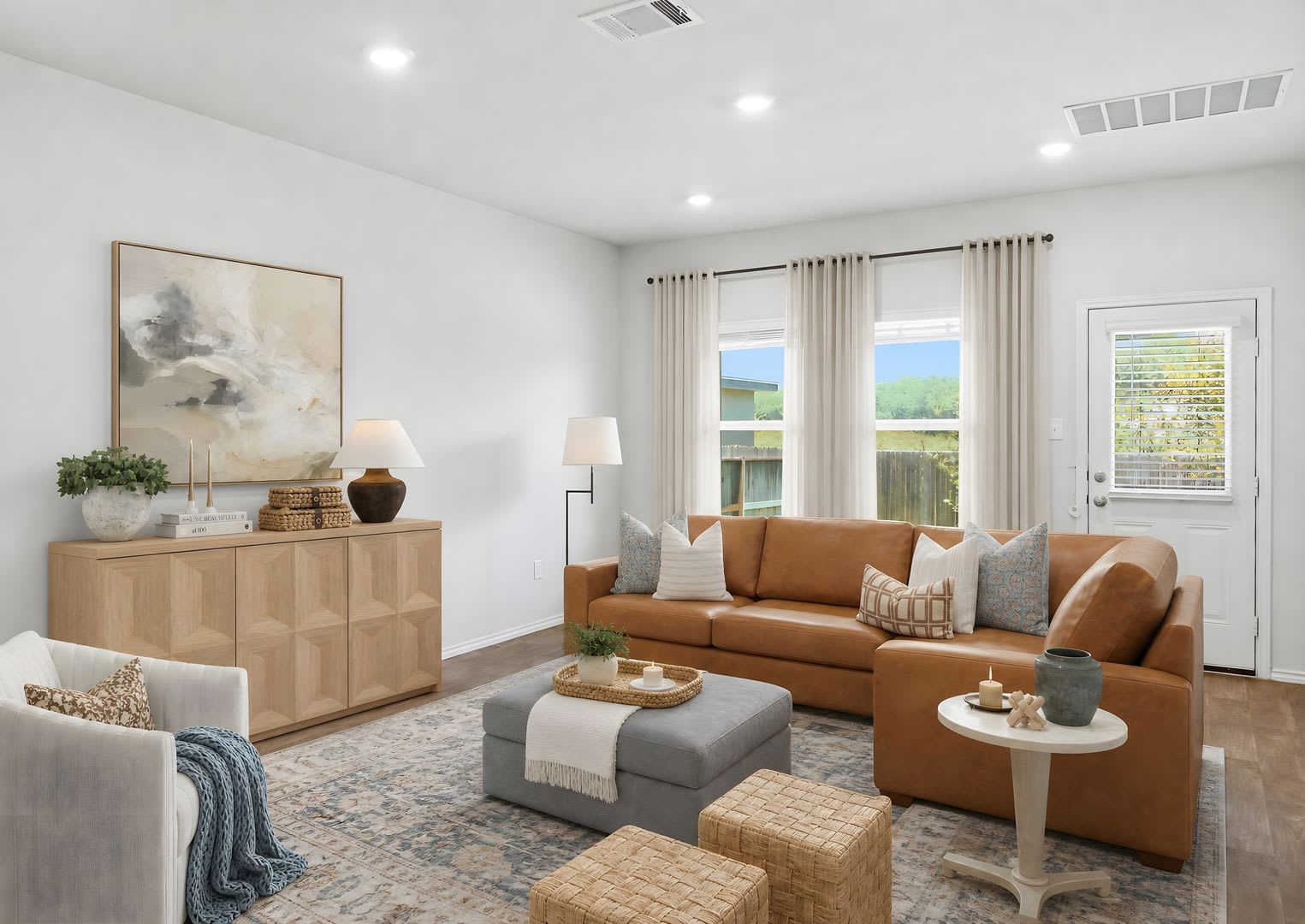 4 Bedroom Home With Primary Suite Downstairs And Community Pool – photo 4
