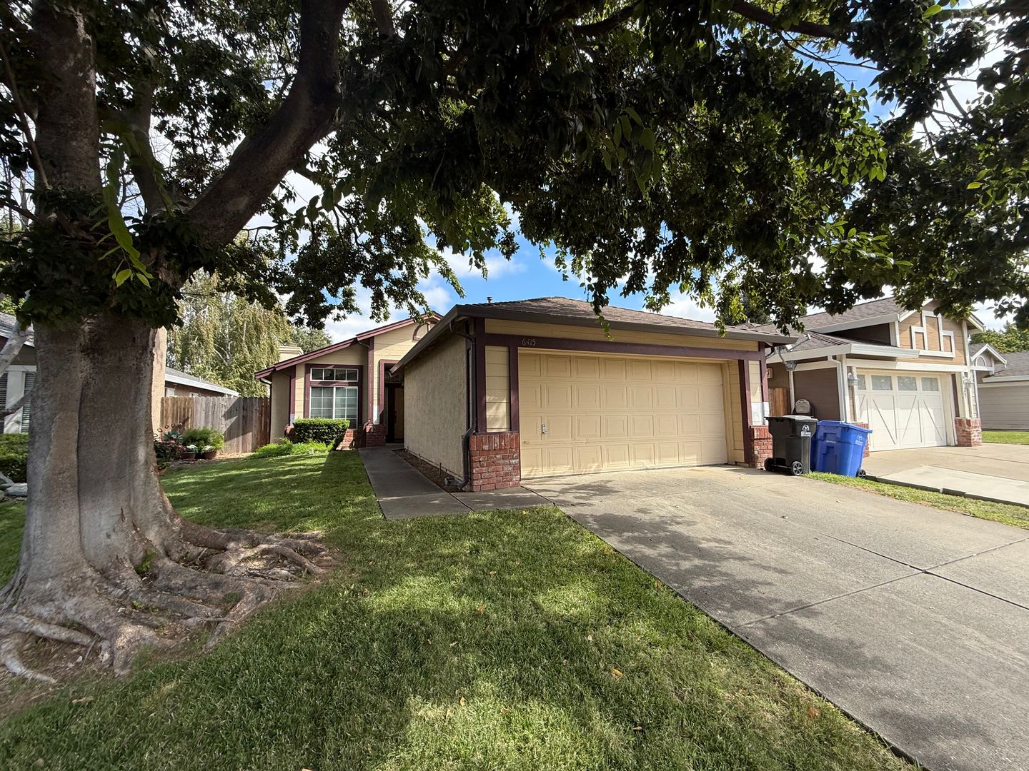 3 bed / 2 bath – photo 1