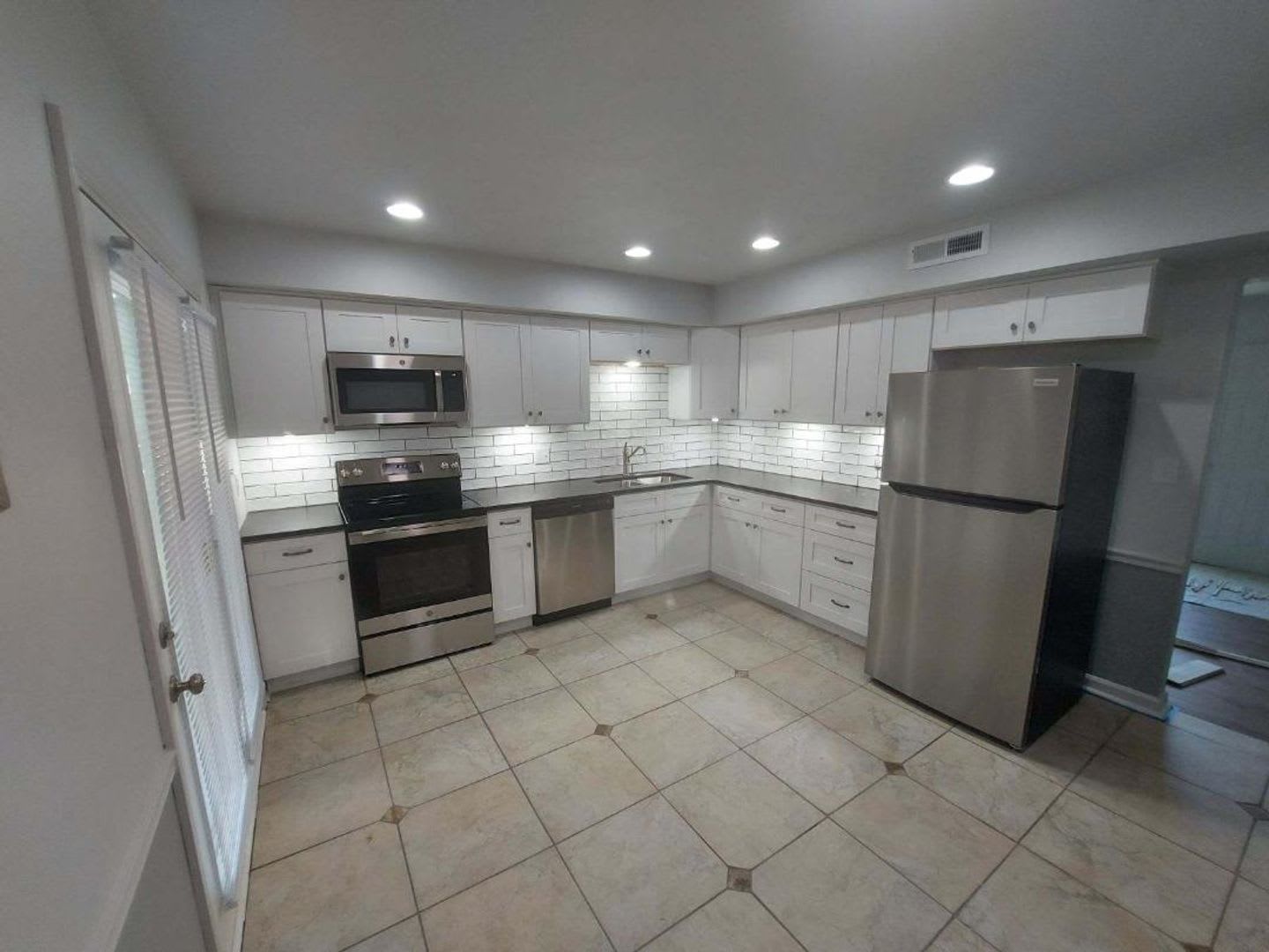 Beautiful Roanoke 2 Bed 2 Bath Duplex – photo 2