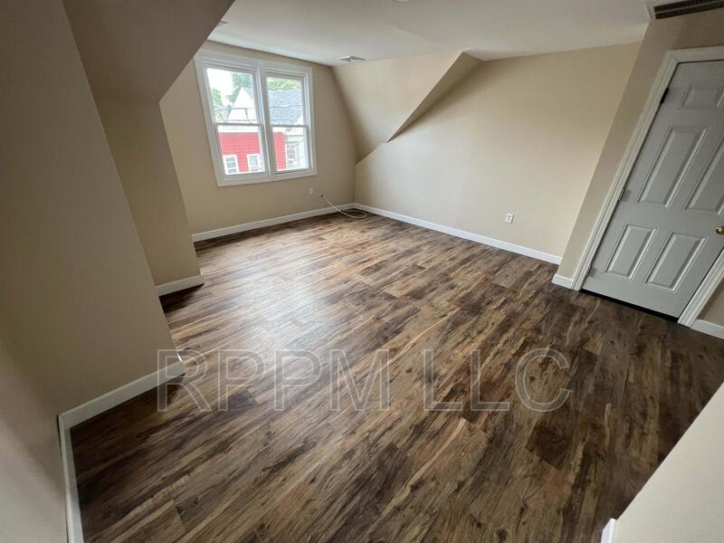 562 Summer St – photo 1