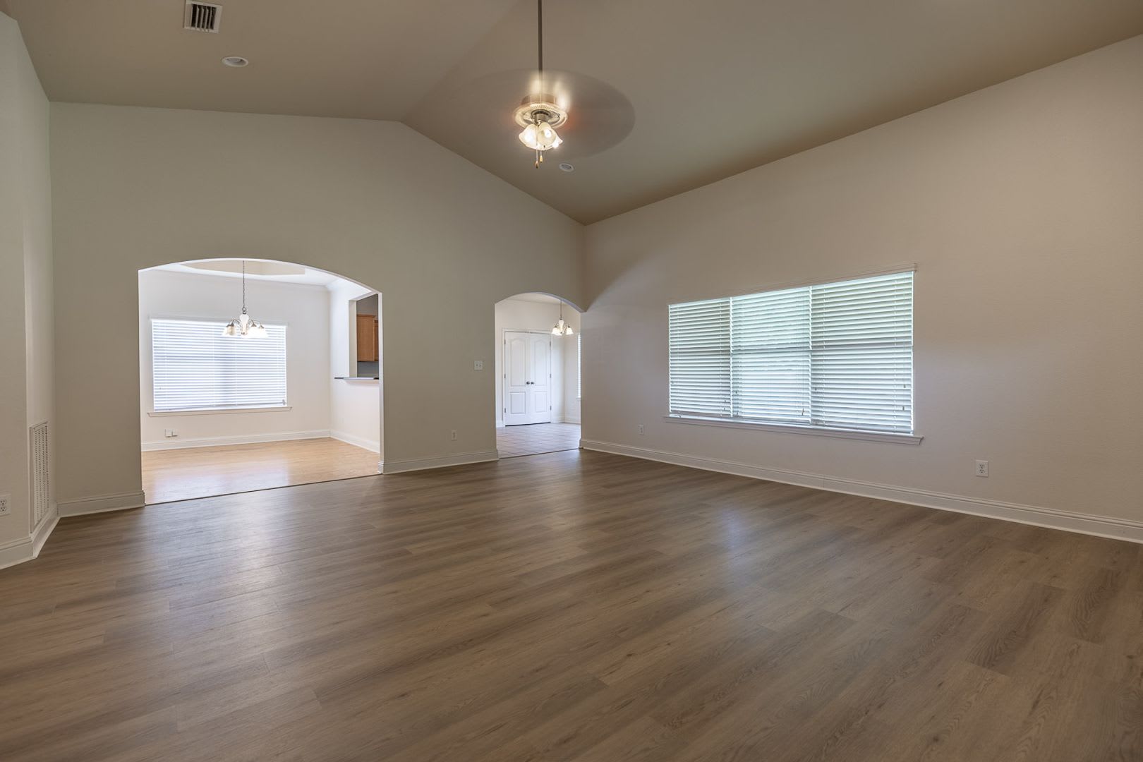 Spacious 3-Bedroom Home in Daphne – photo 3