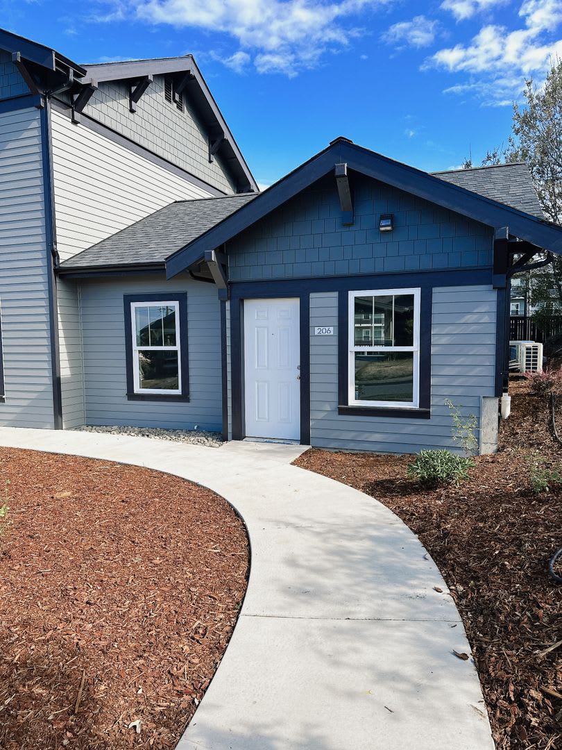 600 E Maple St – photo 2