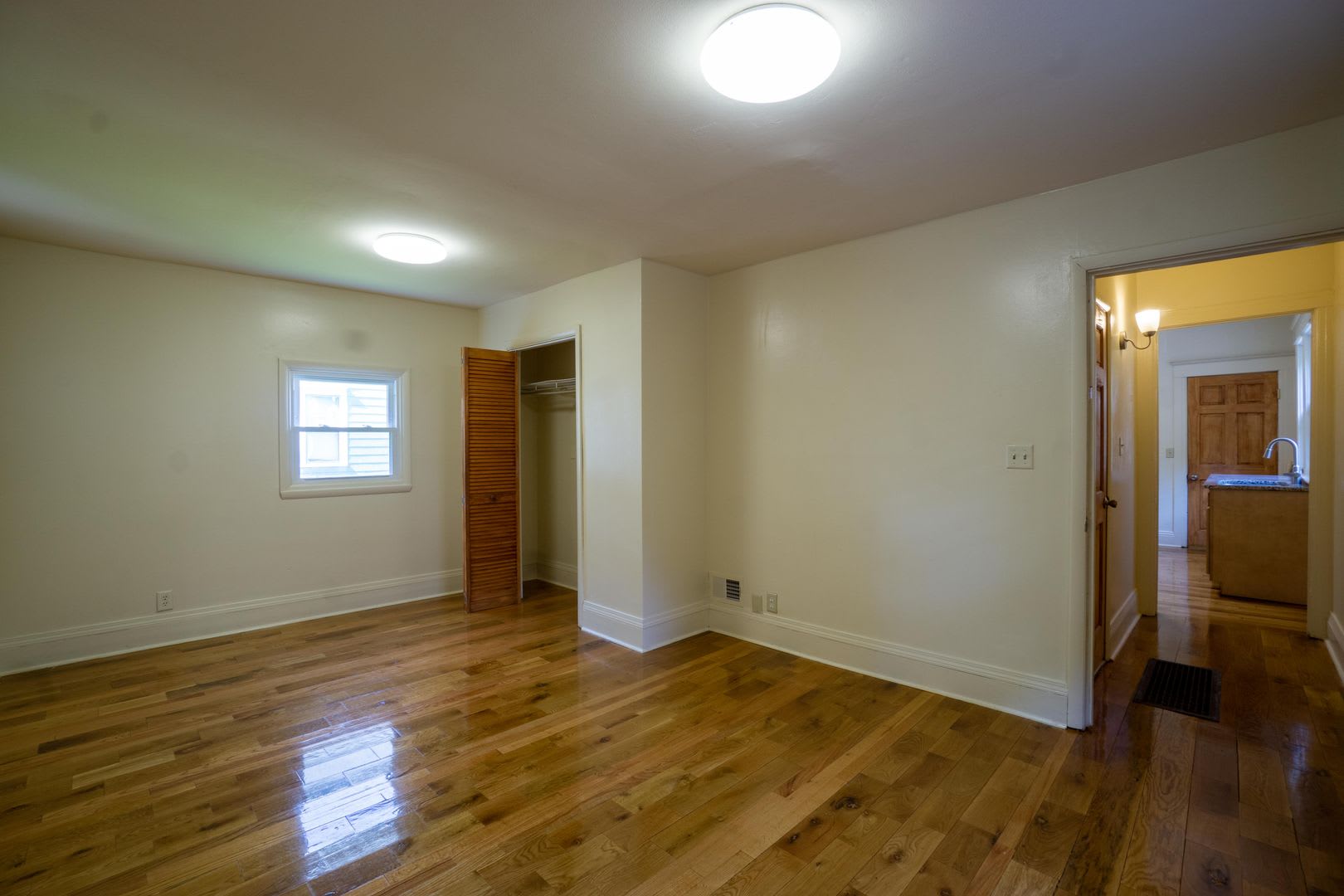 718 Livingston Ave – photo 3