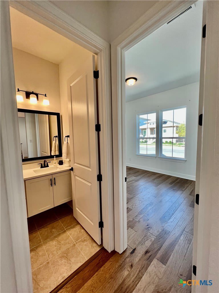 611 N Guenther Avenue – photo 5
