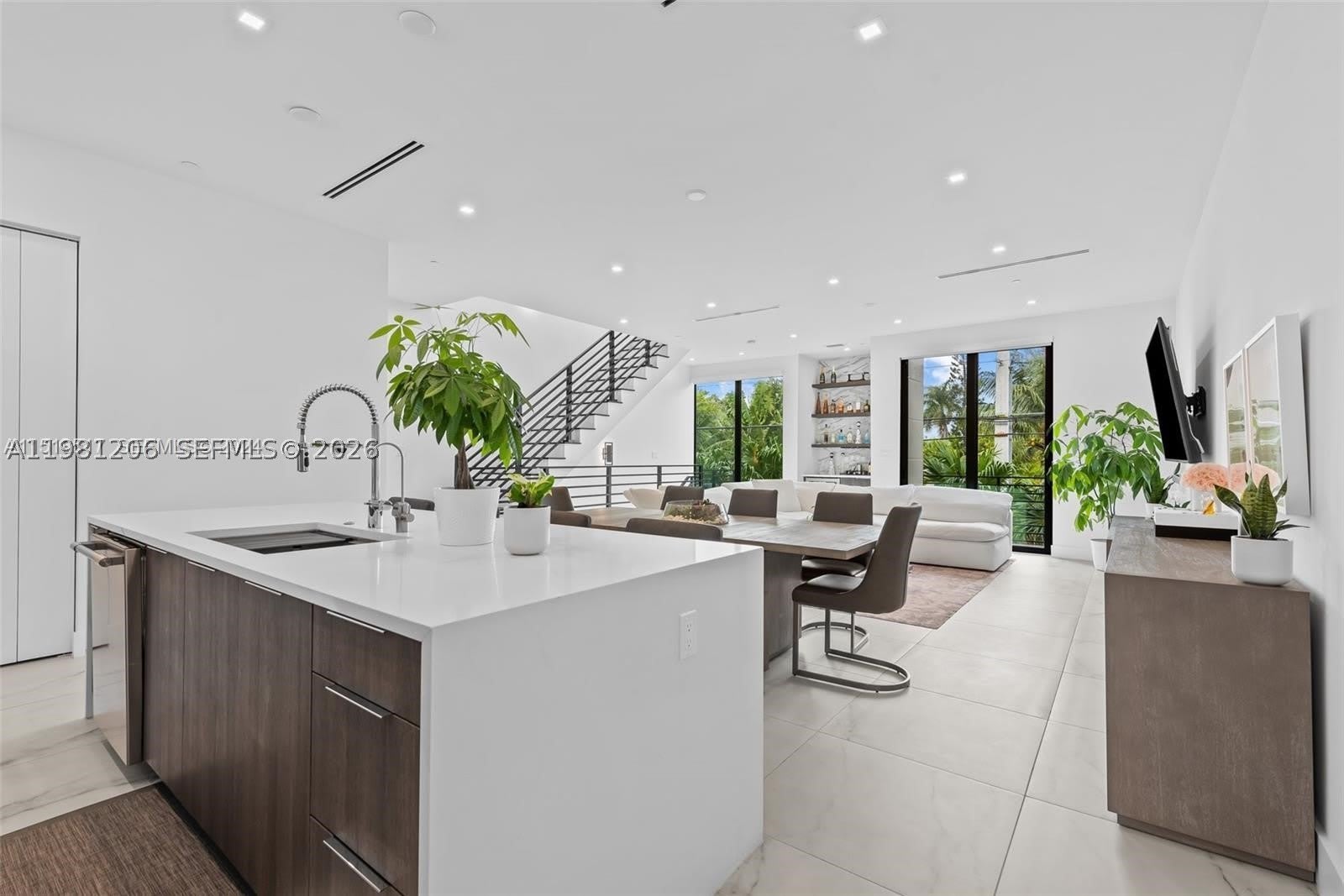 1056 N Victoria Park Rd – photo 4