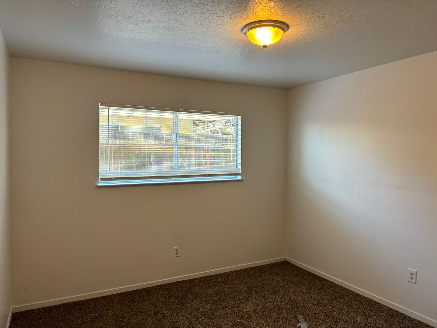 Ideal First Floor Unit 2 Bedrooms 1 Bathroom Directly Across From Beautiful Lake Alhambra Private Covered Parking Community Laundry Room Section 8 Friendly – photo 5