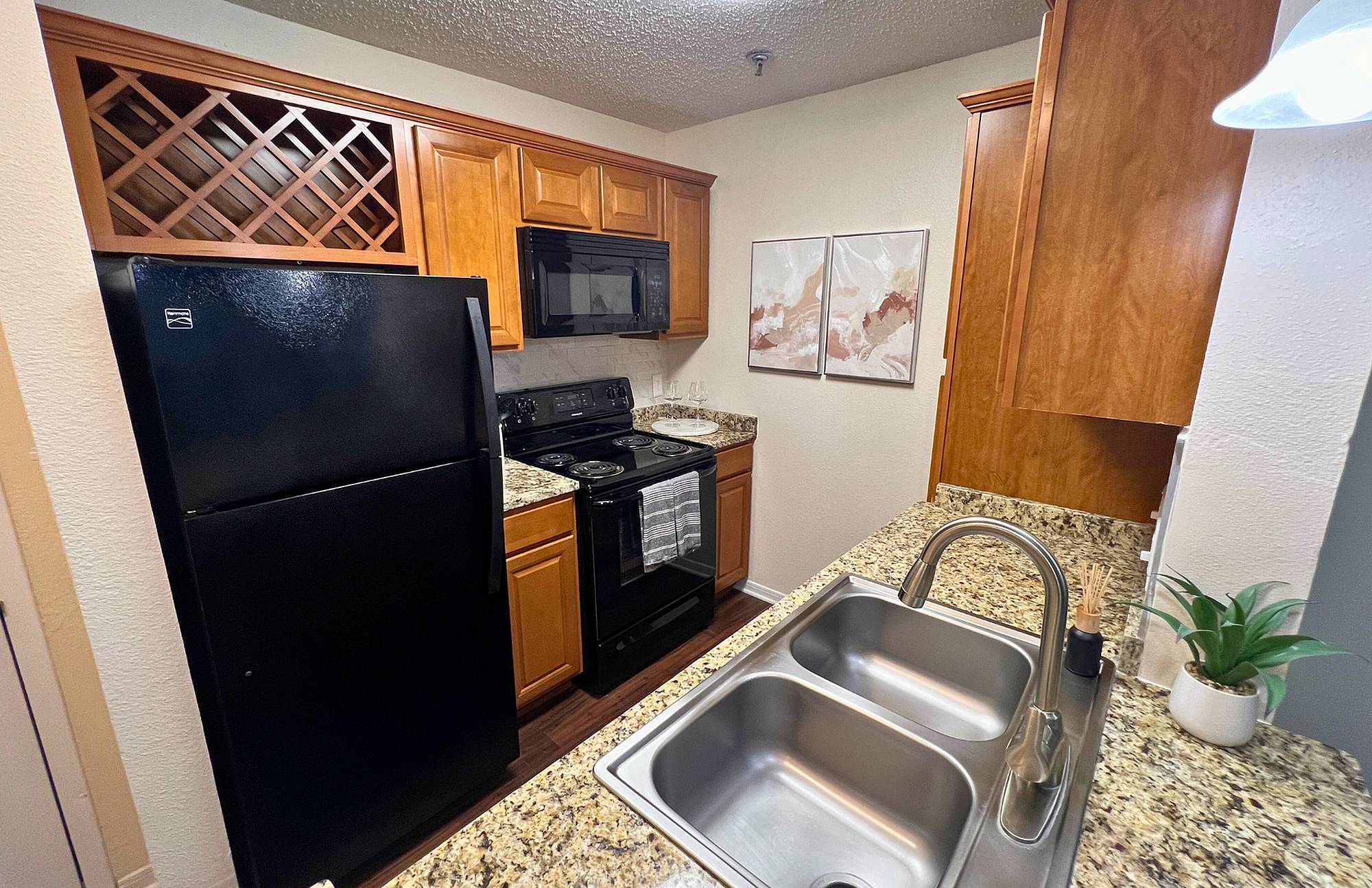 Canal Square Apartments of Indianapolis – photo 1