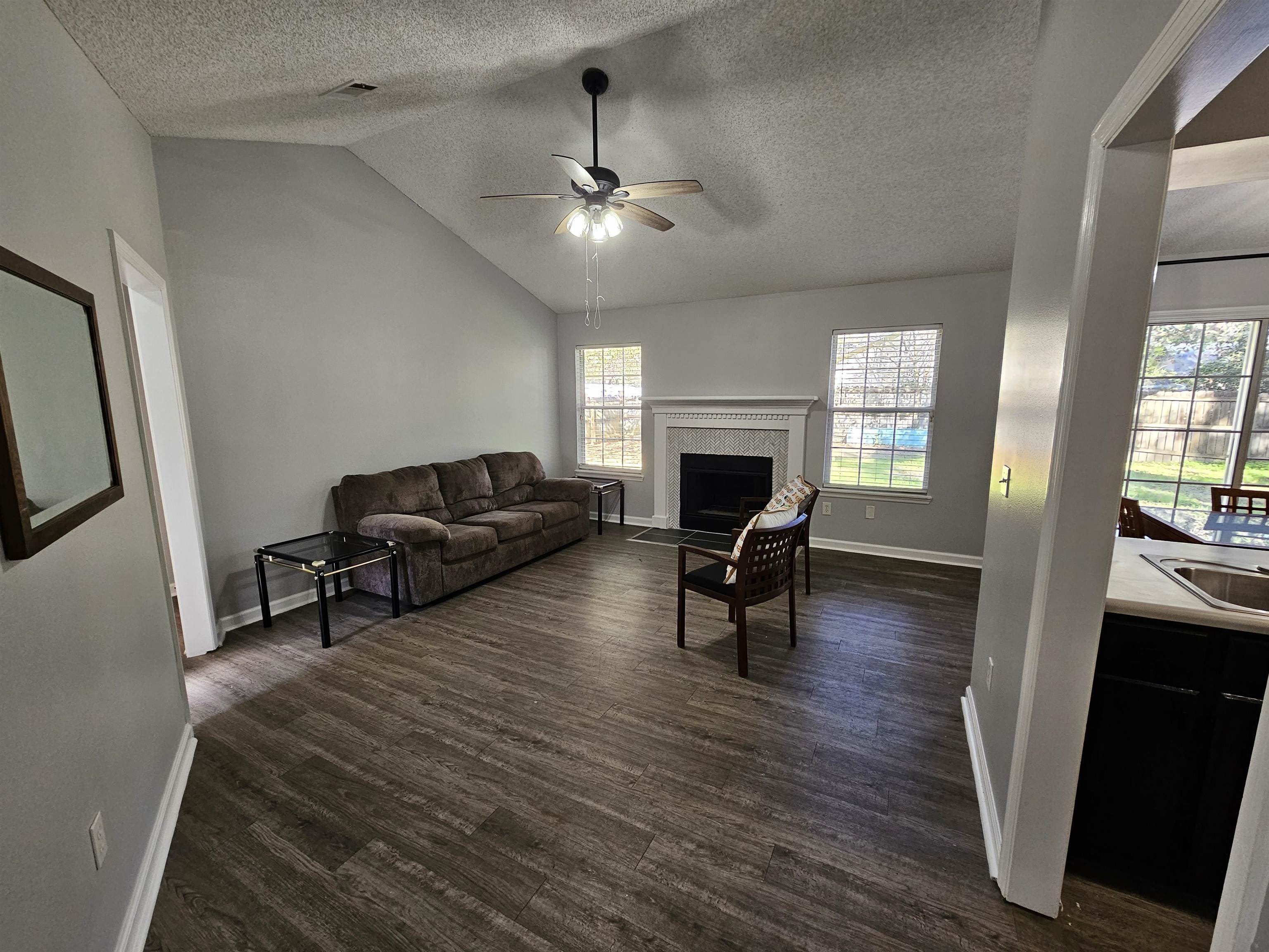 2428 Beechnut Lane – photo 2