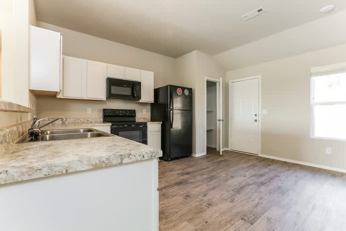 1056 Huntington Drive – photo 5