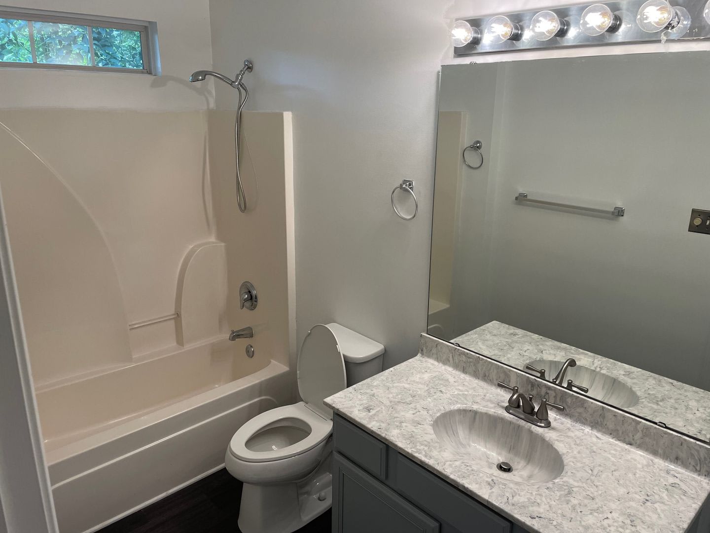 Room in 3 Bedroom Home at Tennyson Dr – photo 4
