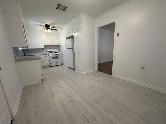 4223 Elaine Street – photo 5