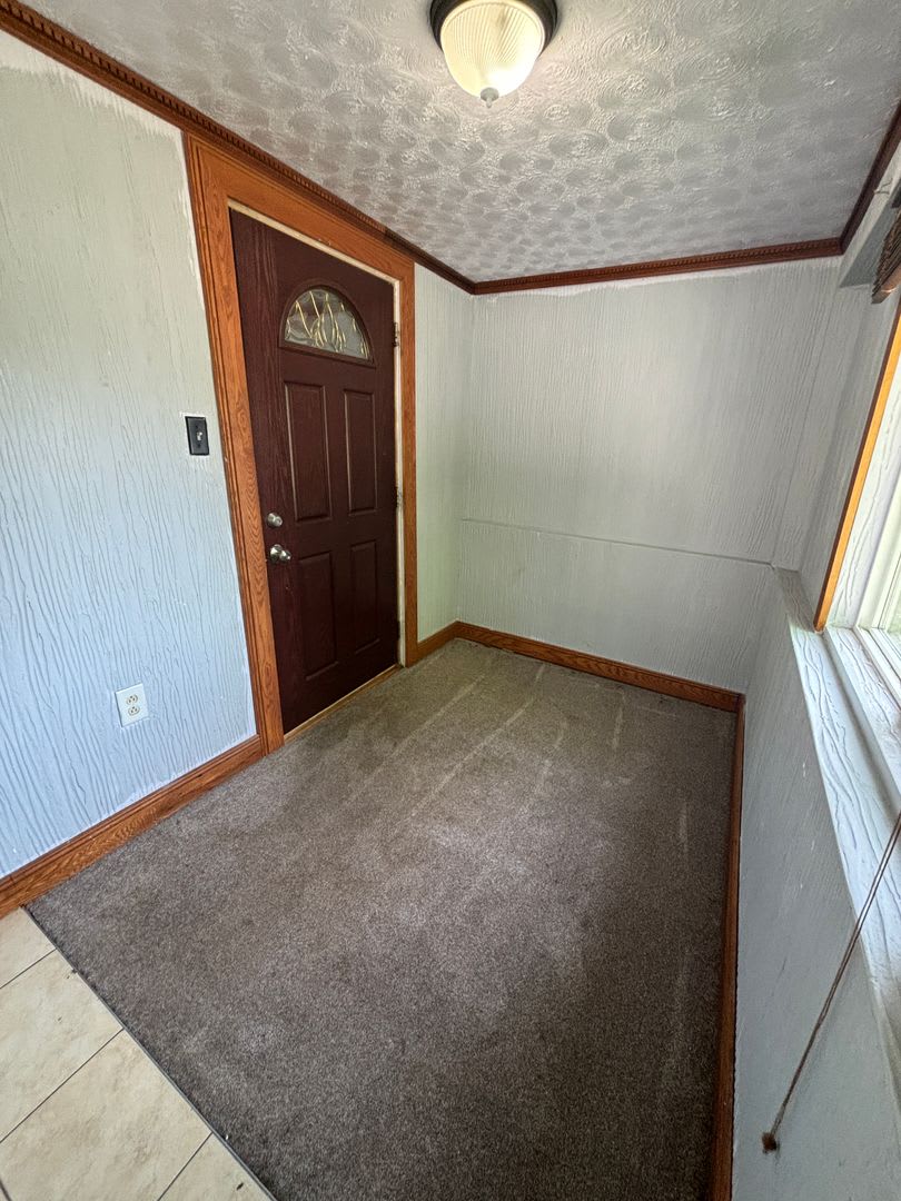 2 bedroom, 1 bathroom home – photo 3