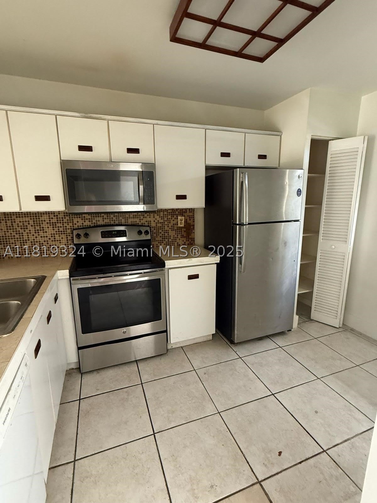 438 NE 210th Cir Ter – photo 2