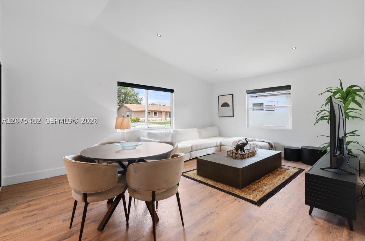 309 SE 3rd Ave – photo 5