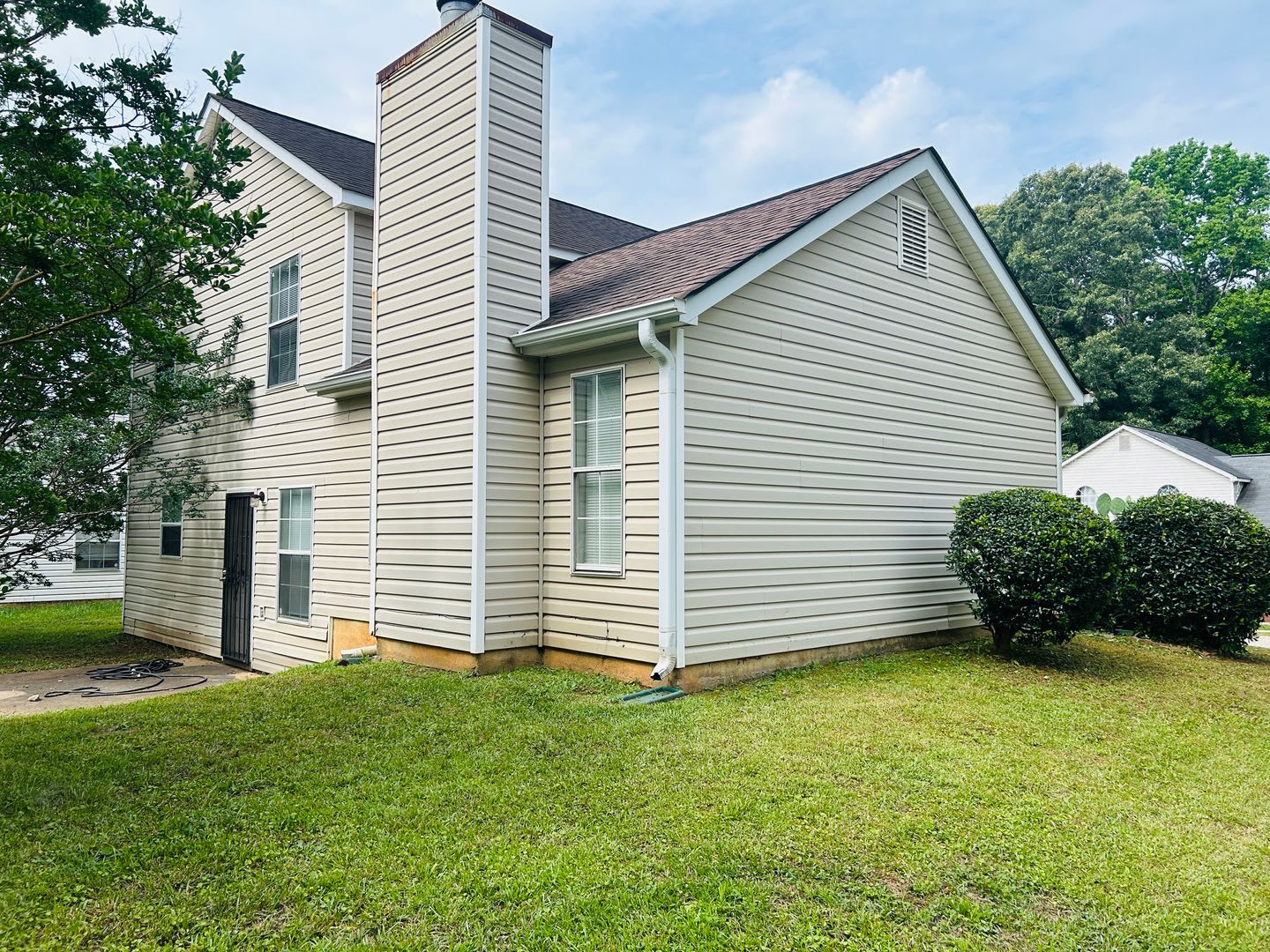 Great location, newly renovated 3 bedroom home in Rex! Must see! – photo 3