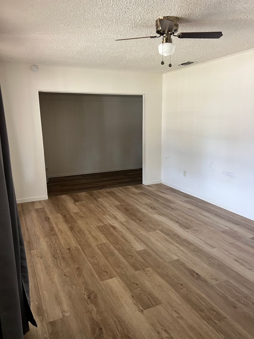 Spacious 2 Bedroom With A Fire Place – photo 3