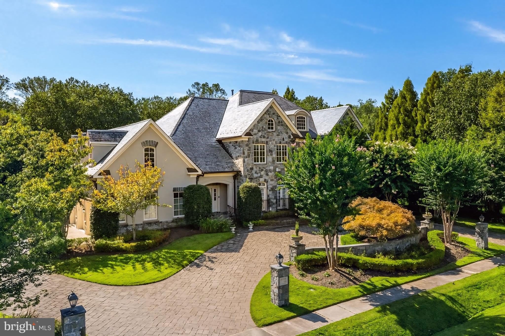 8305 FOX HAVEN Drive – photo 1