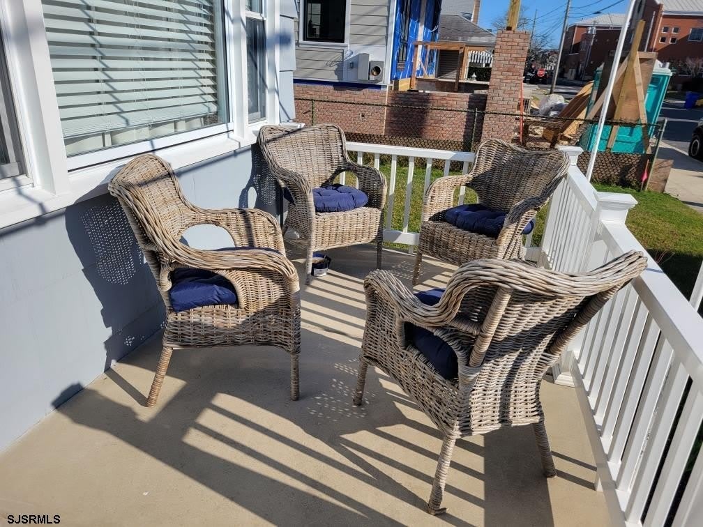 209 N Granville Ave – photo 3