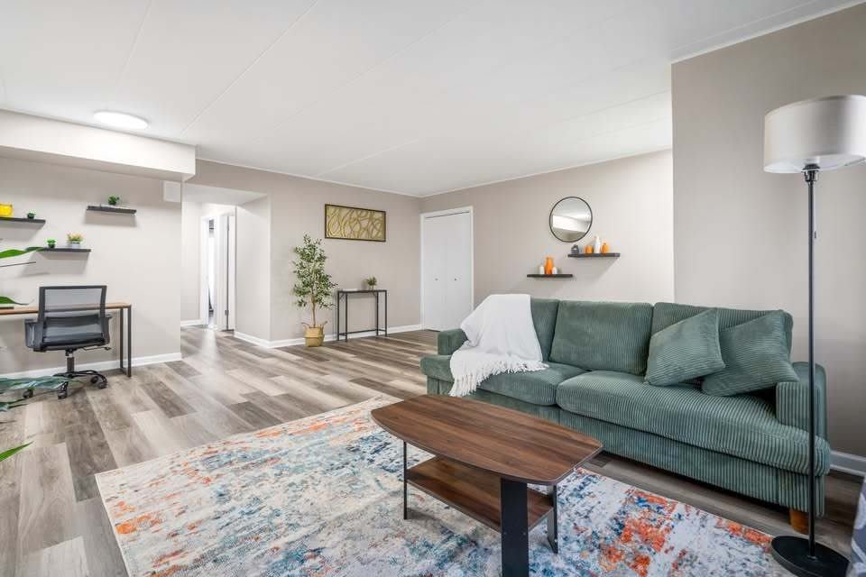 816 W Saint James Street – photo 2