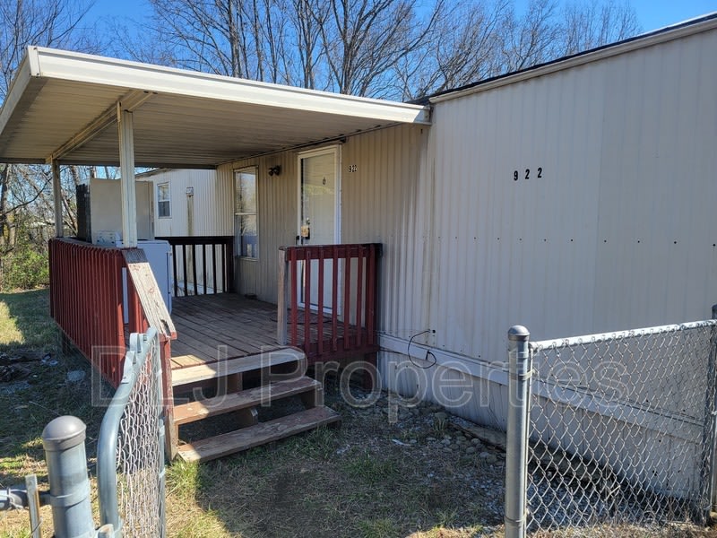 922 Palmer Ct – photo 1