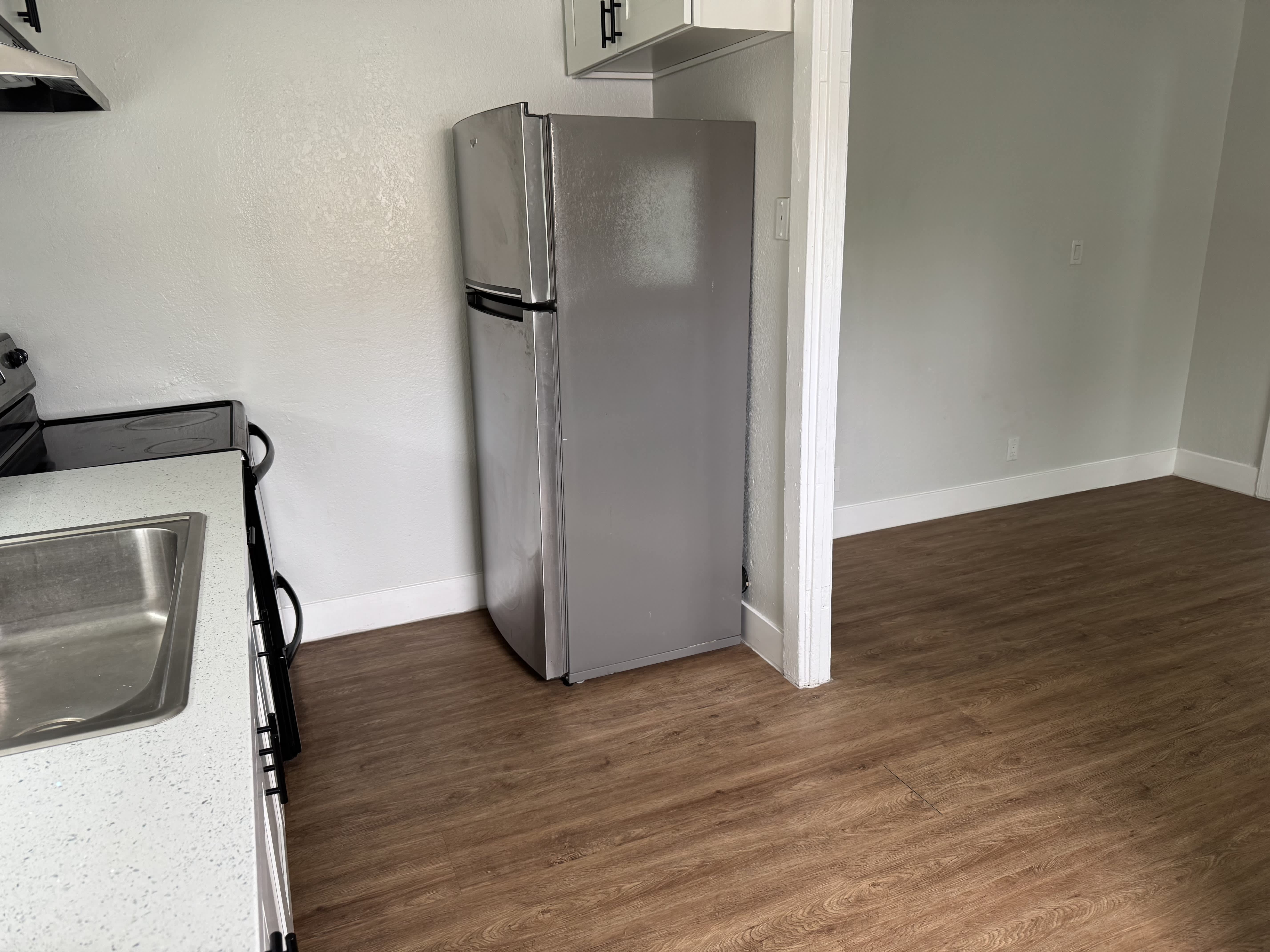 329 S Main Ave – photo 4