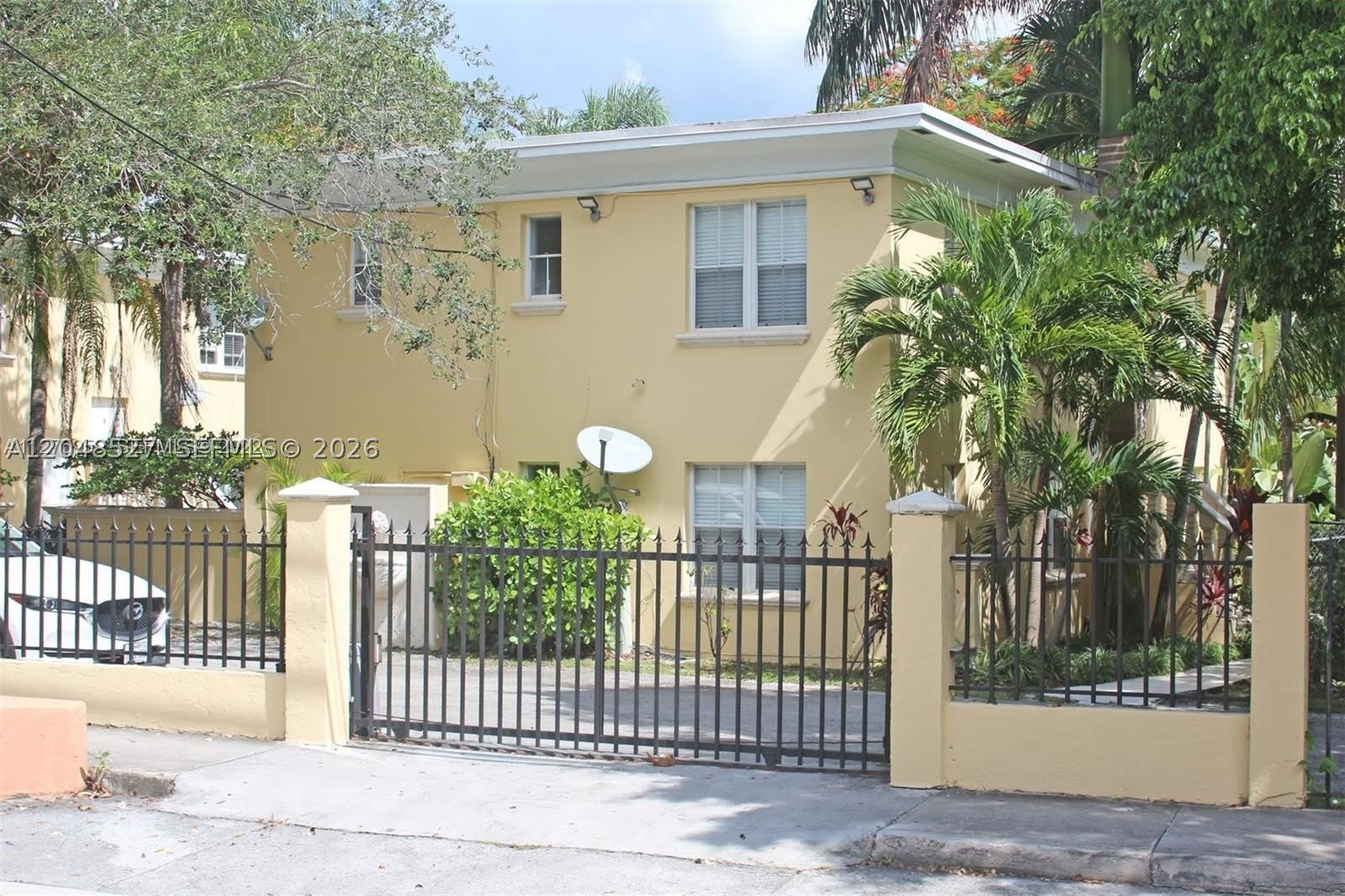 3395 Franklin Ave – photo 1