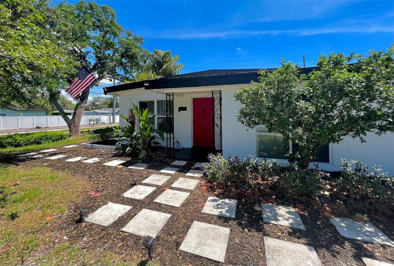 2173 RIVIERA Drive – photo 1