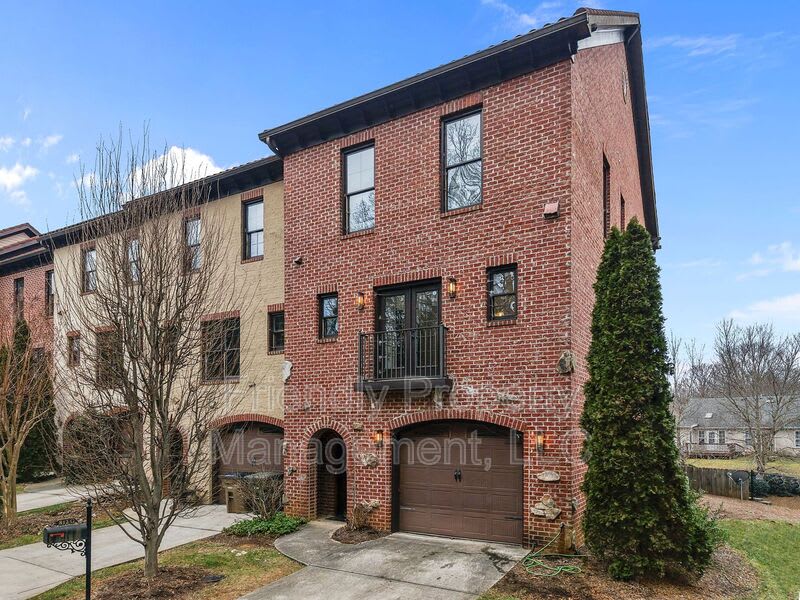 812 Pisgah Church Rd Suite G – photo 1
