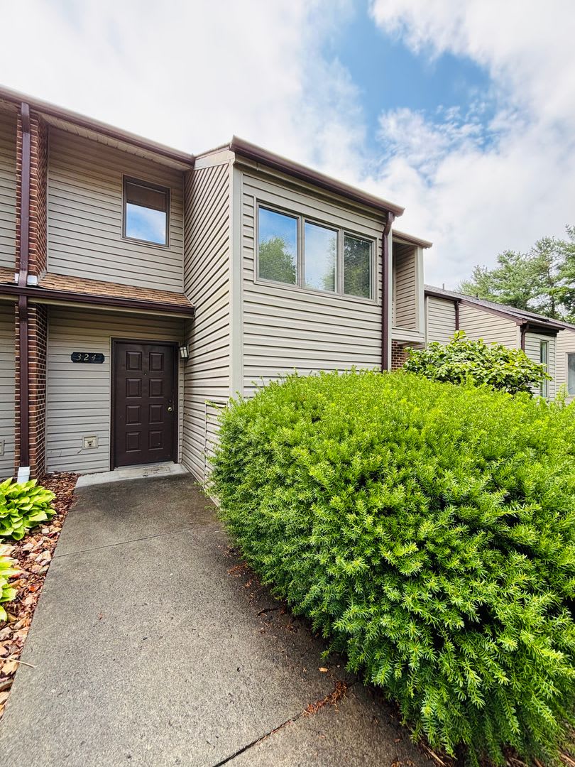 3 Bedroom 2.5 Bath Townhouse – photo 2