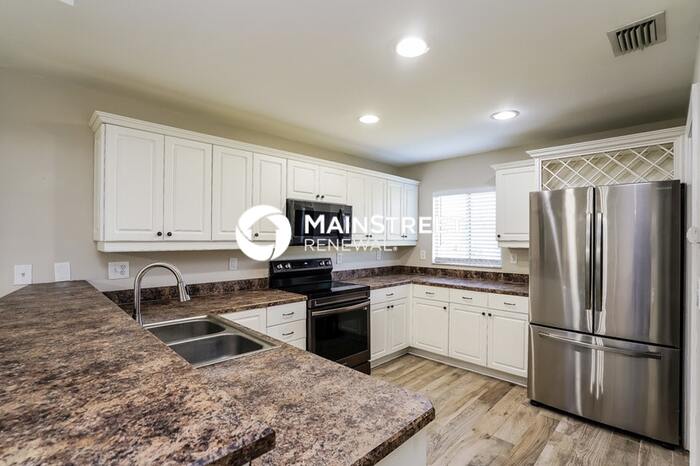 1124 Northeast 32nd Lane – photo 3