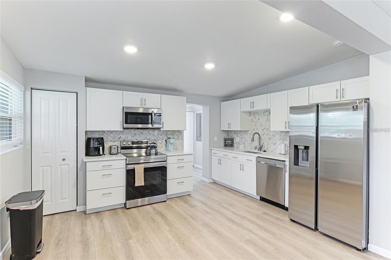 1023 ROBERTA Street – photo 5