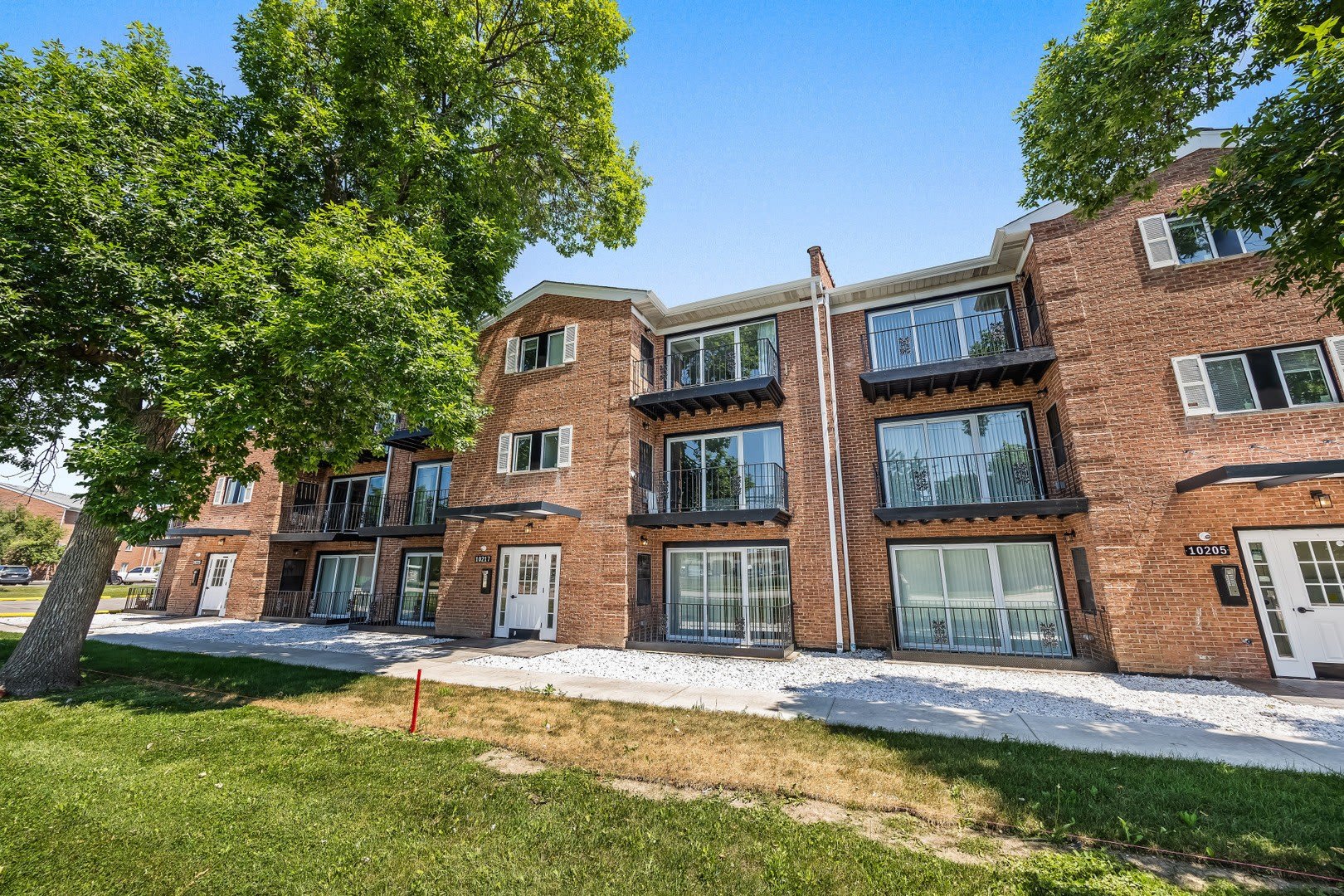 10225 Dearlove Road – photo 1