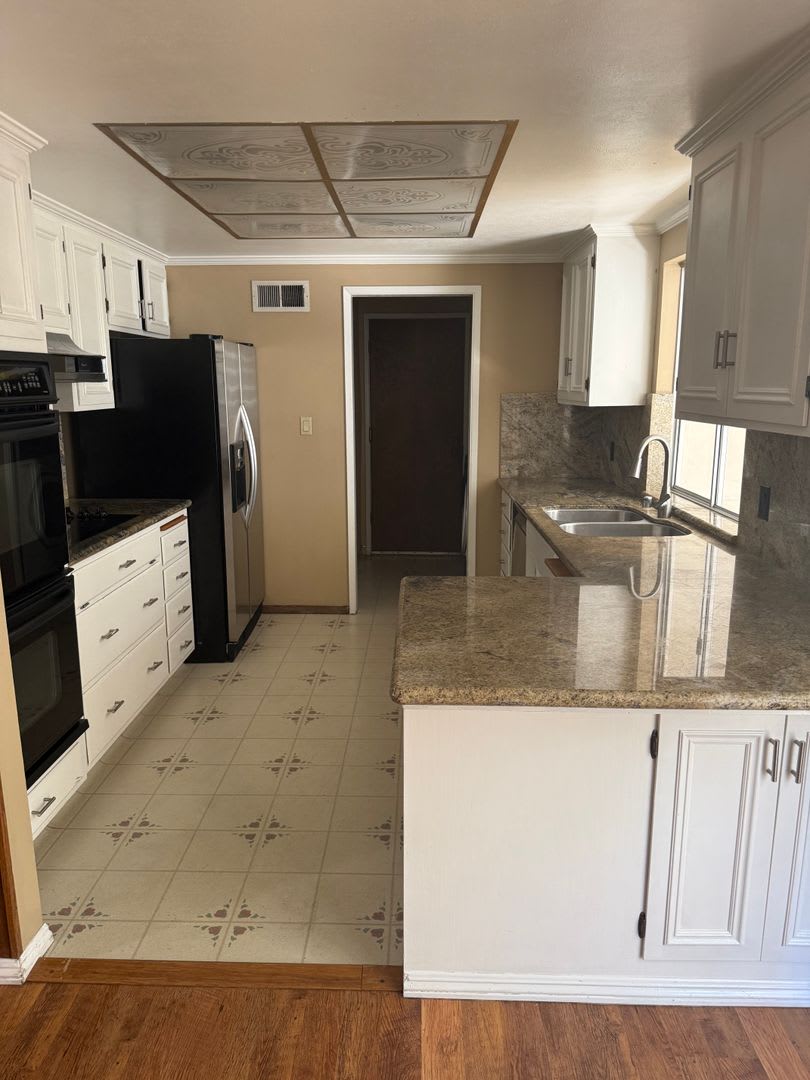 Showing Friday 8/28 & Saturday 8/29 from 11:00-11:30am – photo 3