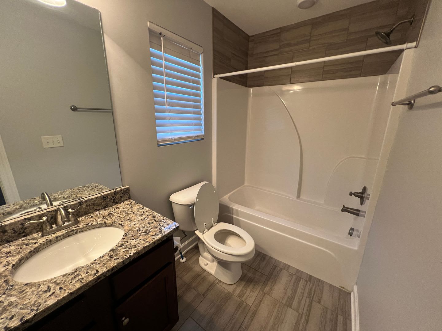 LIVE CLOSE TO MTSU CAMPUS!!! – photo 2
