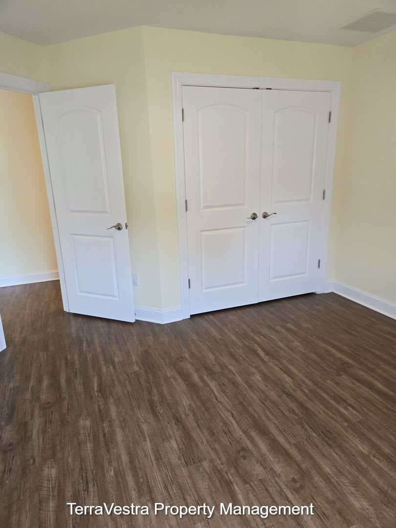 Now Showing for 2026-2027 school year 6/1 move in 10 Bedroom 4.5 Bath College rental – photo 2