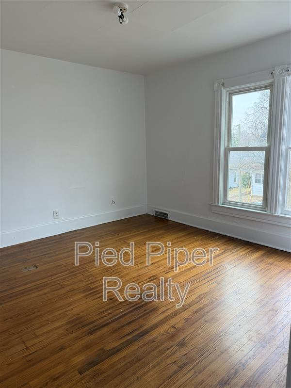 534 1 2 E Wyandotte St – photo 3