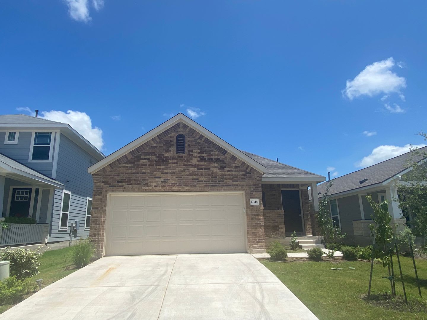 One story 3 bedrooms 2 bathrooms home for rent in Pflugerville Carmel Neighborhood – photo 1