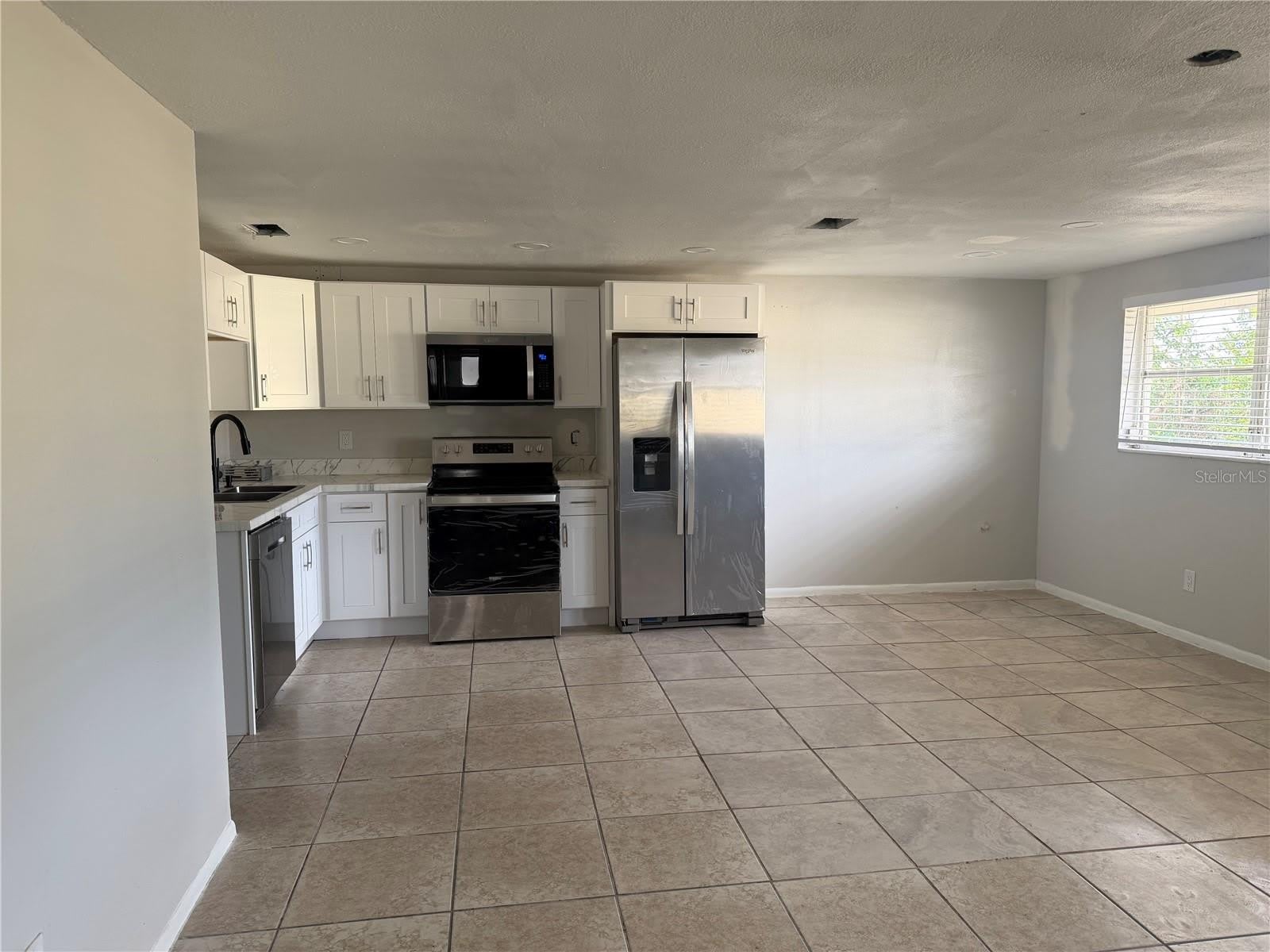 3009 W WATERS Avenue – photo 2