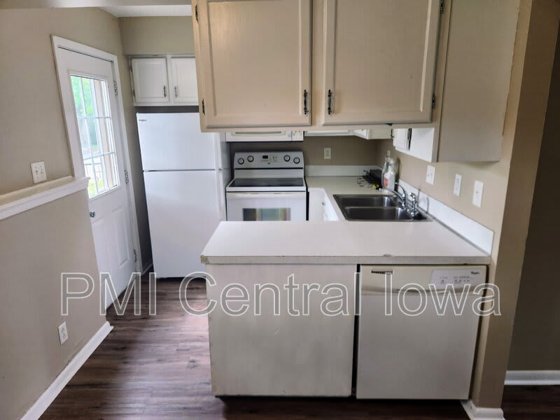 1010 Linden Dr – photo 4