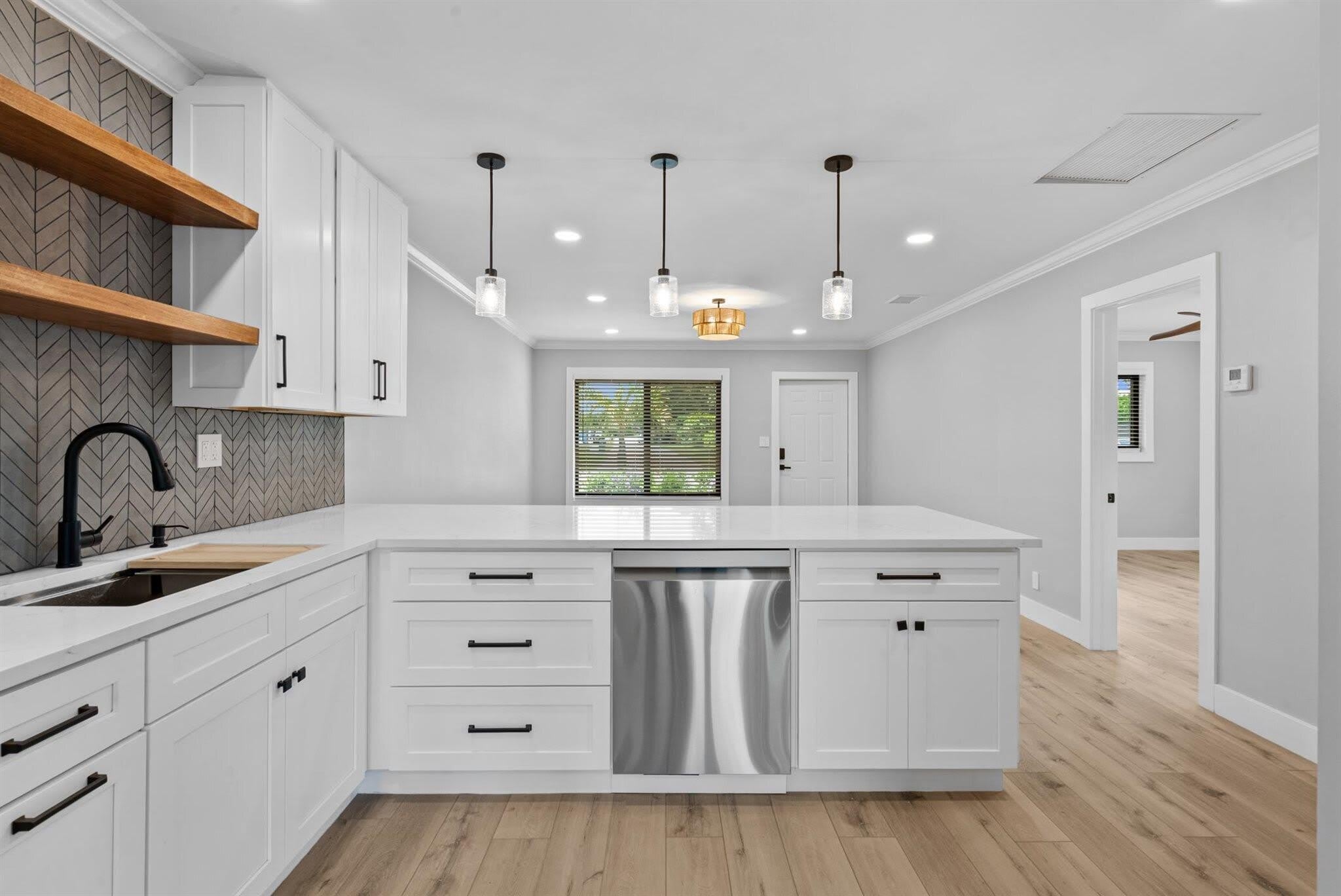 2600 Ne 5Th Avenue – photo 3
