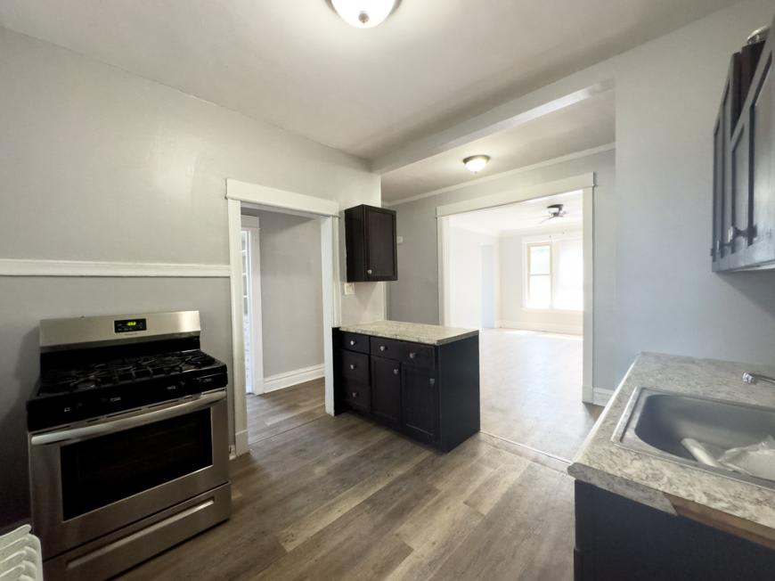 1222 Rosemont – photo 4