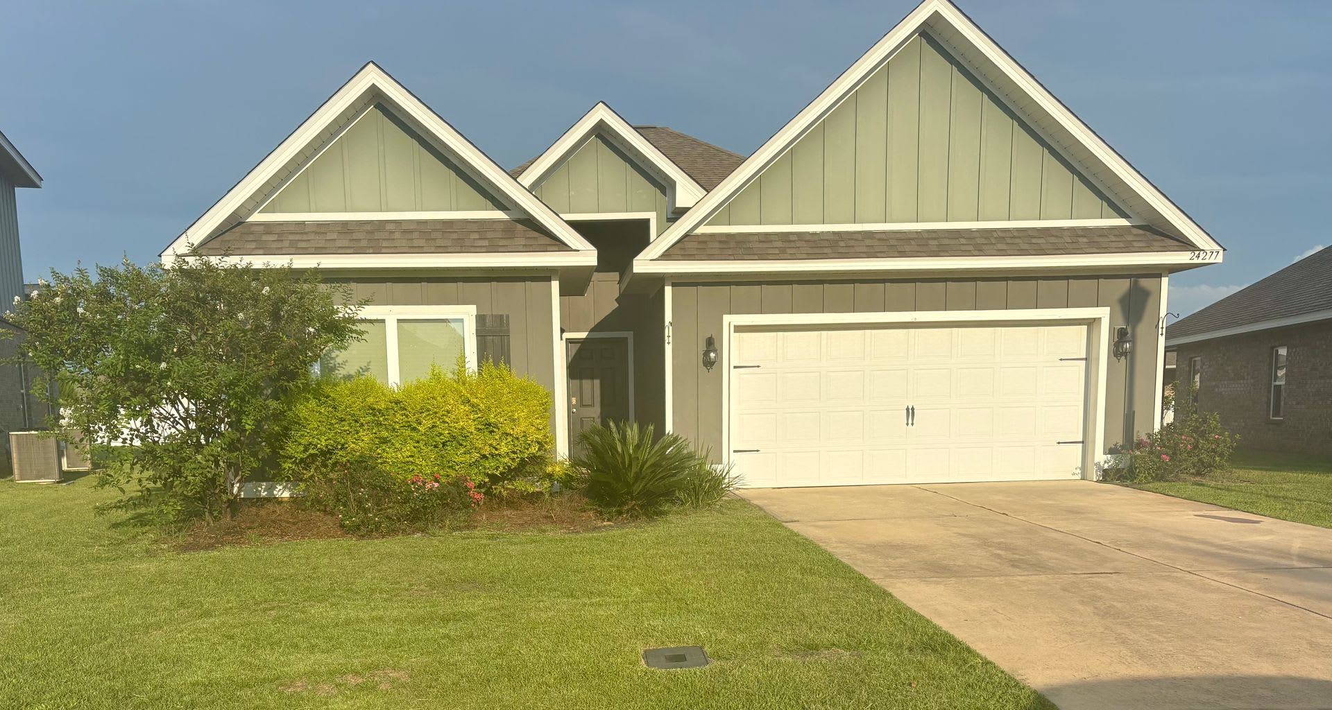 5 bedroom 3 bath home – photo 1