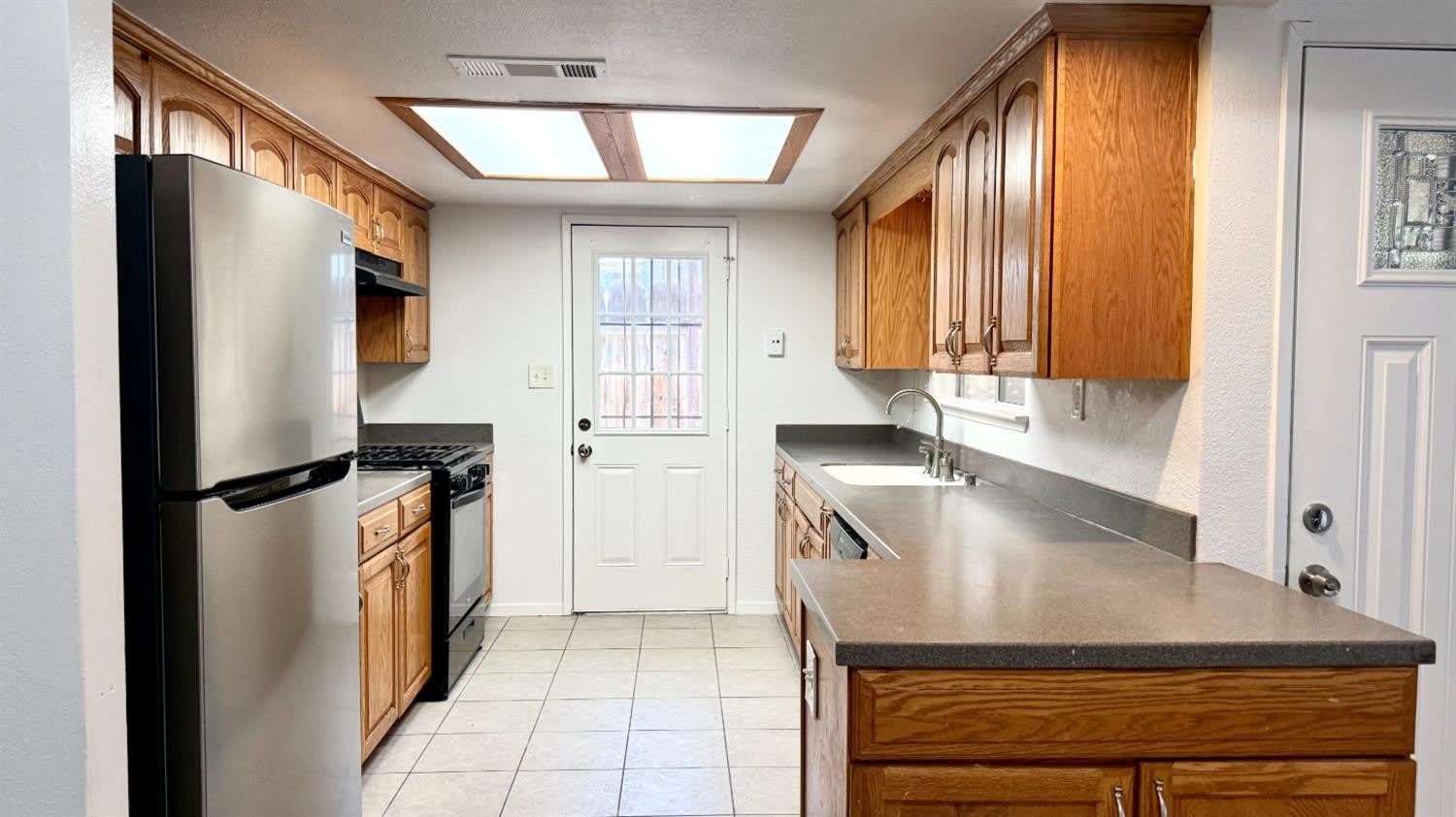 665 S Coalinga Street – photo 5